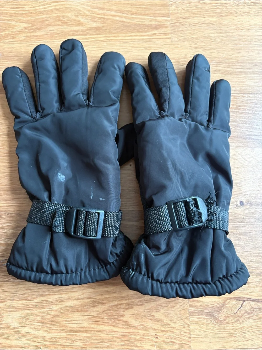 Black Insulated Winter Gloves